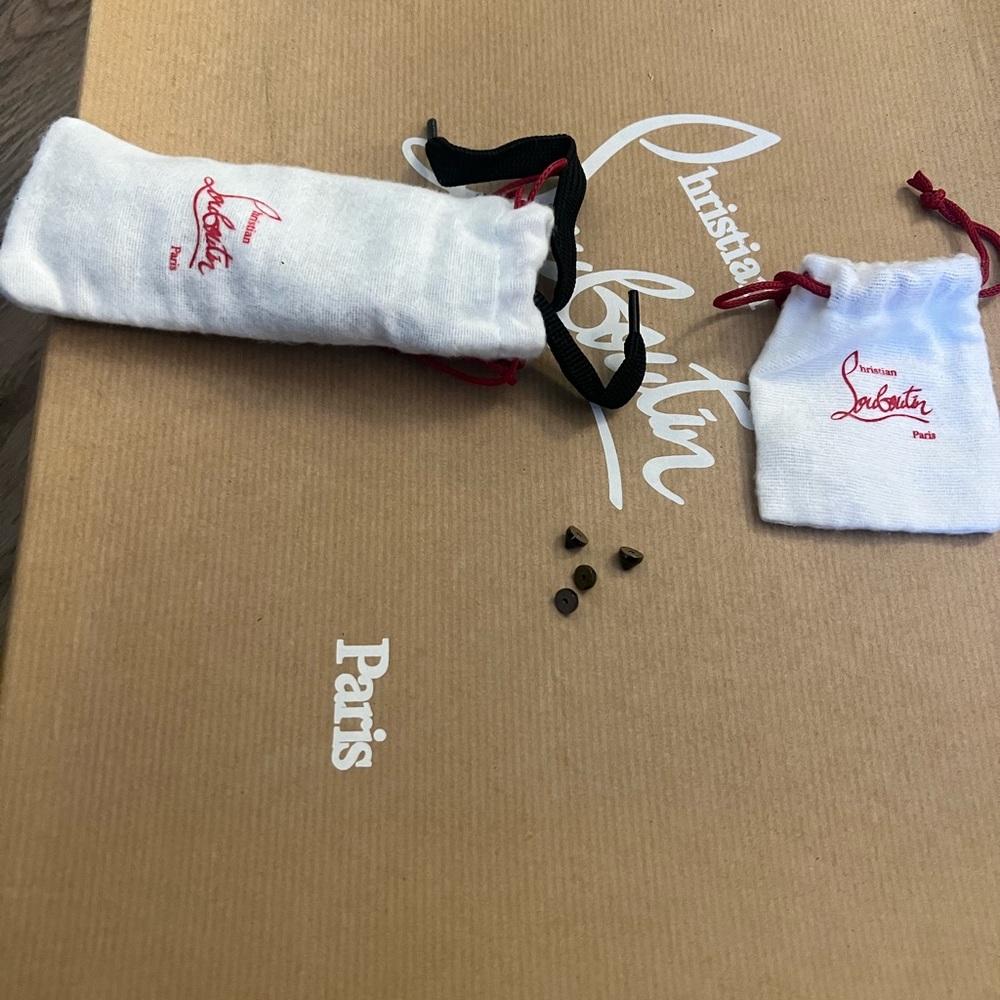 Red bottoms - Picture 2 of 16